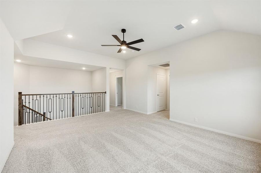 Spacious, unfurnished interior of a new home in Star Ranch, Godley (Image 29).