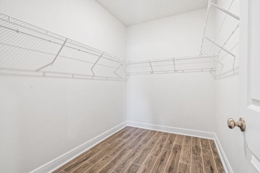 Spacious, unfurnished interior of a new home in Natureview, Freeport (Image 41).