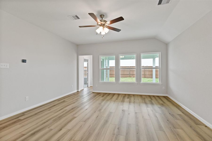 Spacious, unfurnished interior of a new home in Oakwood Estates, Waller (Image 29).