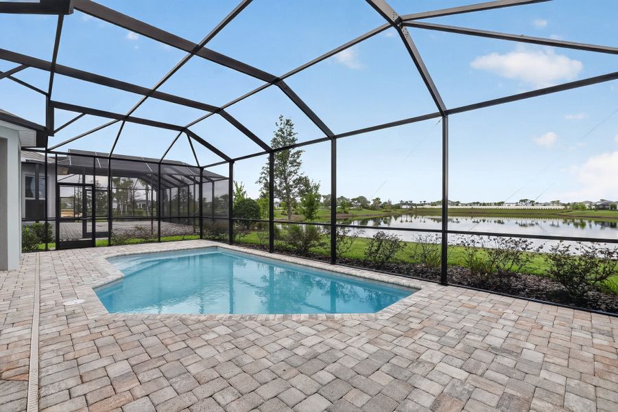 Exterior details and patio area of a home in Center Lake Ranch Community Group Page, St. Cloud (Image 3).