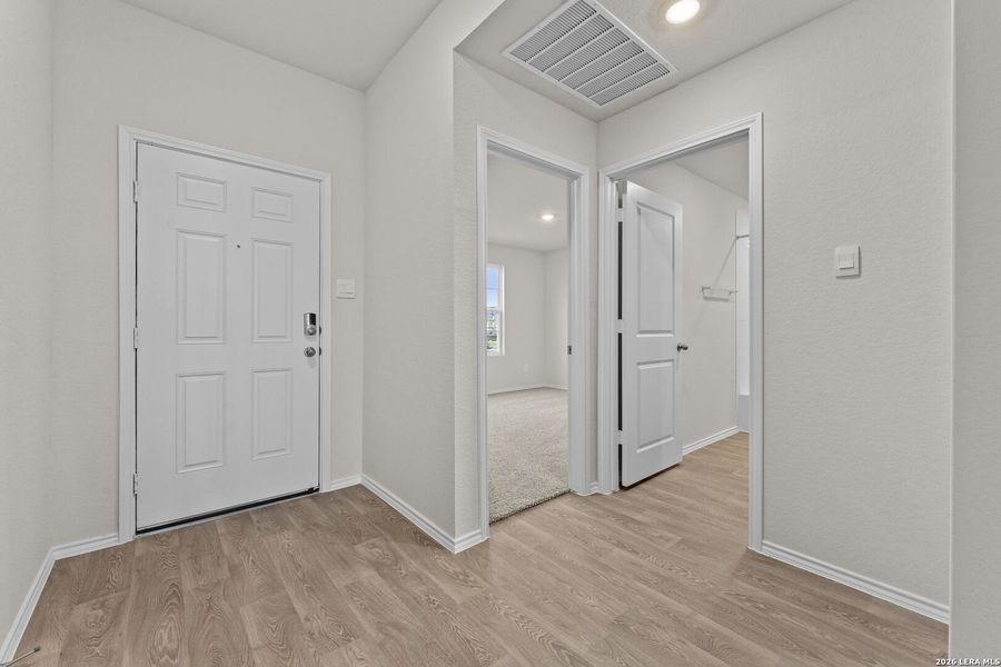 Spacious, unfurnished interior of a new home in Navarro Fields, Seguin (Image 13).