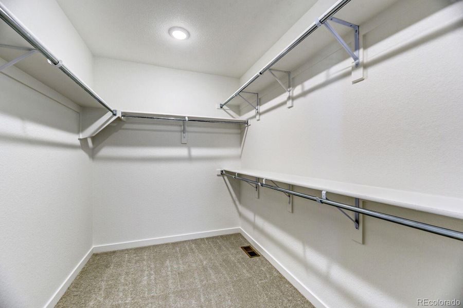 Spacious, unfurnished interior of a new home in Independence, Elizabeth (Image 9).