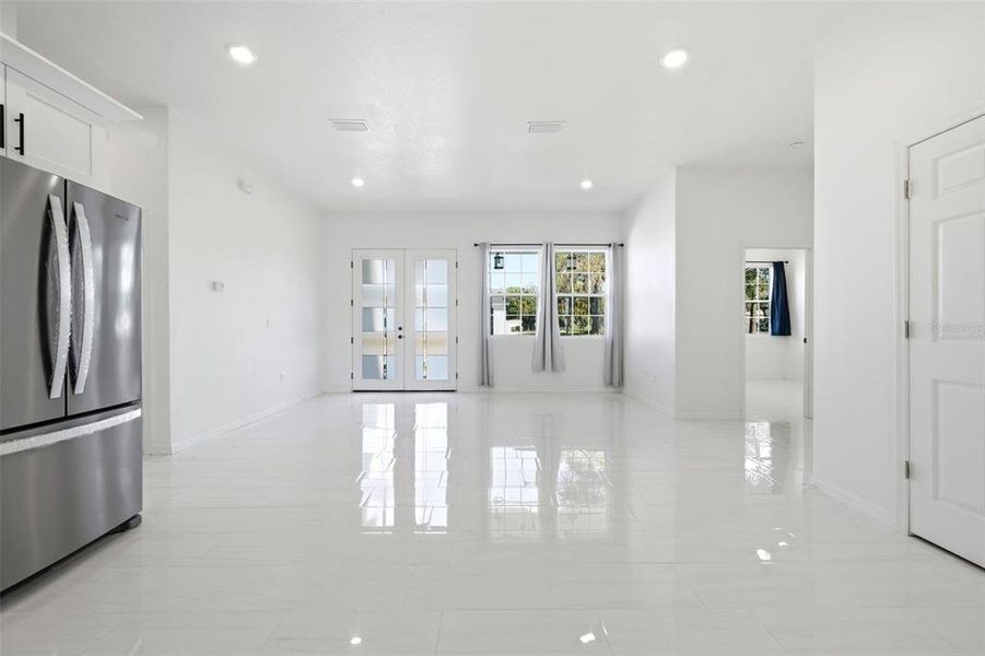 Spacious, unfurnished interior of a new home in , Eustis (Image 22).