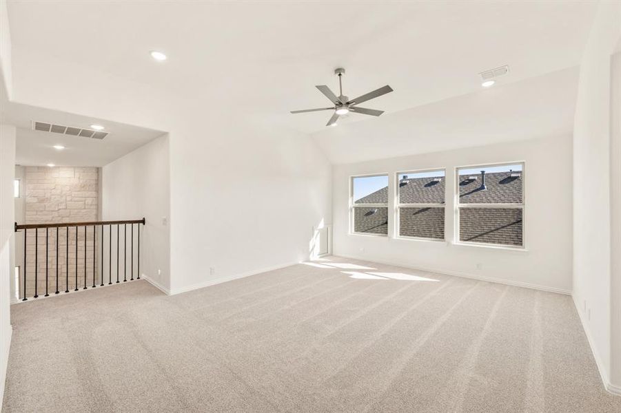 Spacious, unfurnished interior of a new home in Country Lakes, Denton (Image 36).