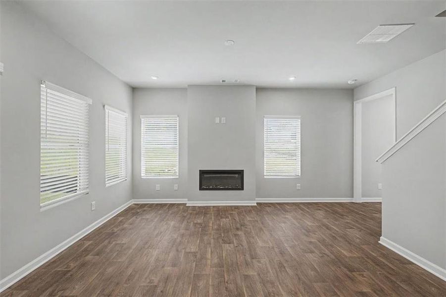 Spacious, unfurnished interior of a new home in Sawmill Creek, Mableton (Image 43).