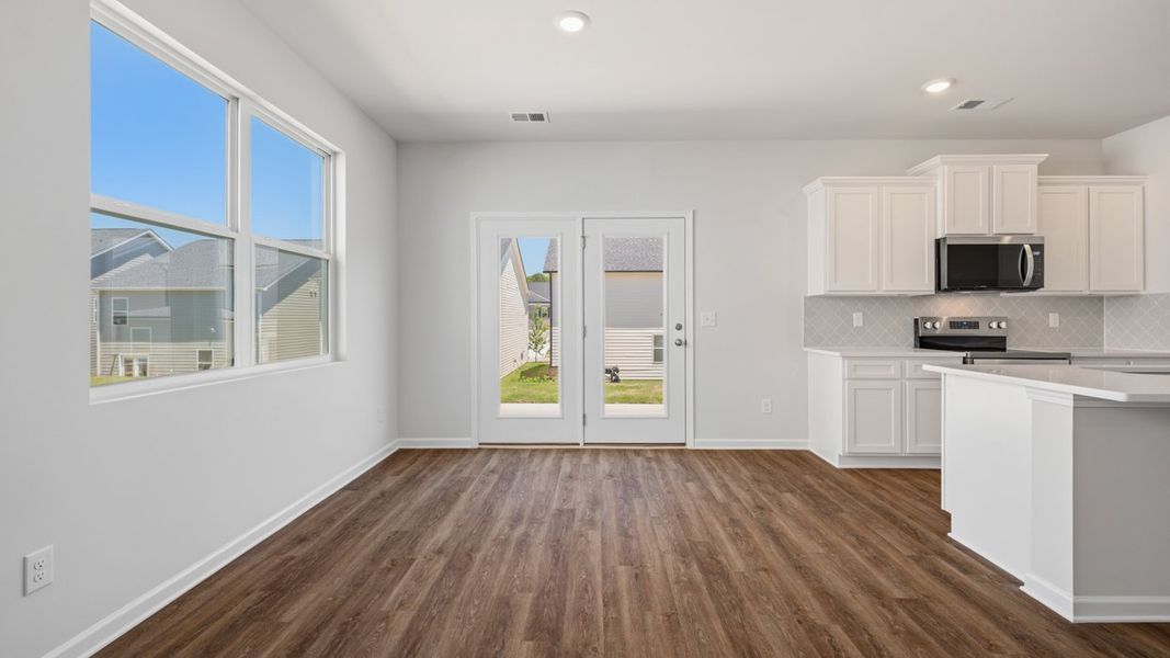 Spacious, unfurnished interior of a new home in Shoal Creek, Hampton (Image 15).