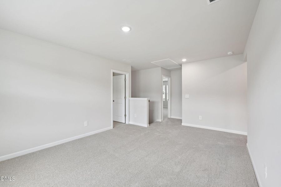 23-web-or-mls-Oak Manor - Raleigh - 716