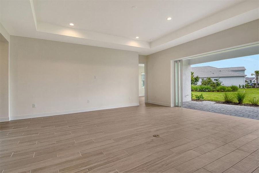 Spacious, unfurnished interior of a new home in , Venice (Image 44).