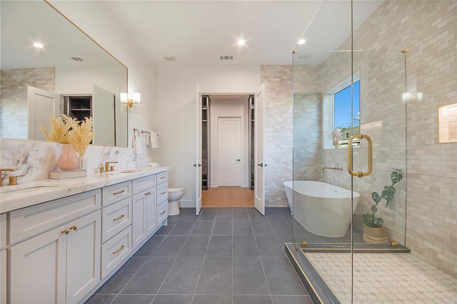 Furnished interior view inside a new home in , Dallas (Image 25).