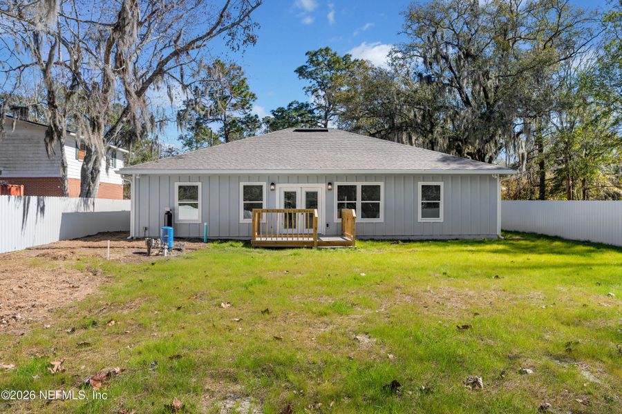 Exterior details and patio area of a home in , Jacksonville (Image 22).
