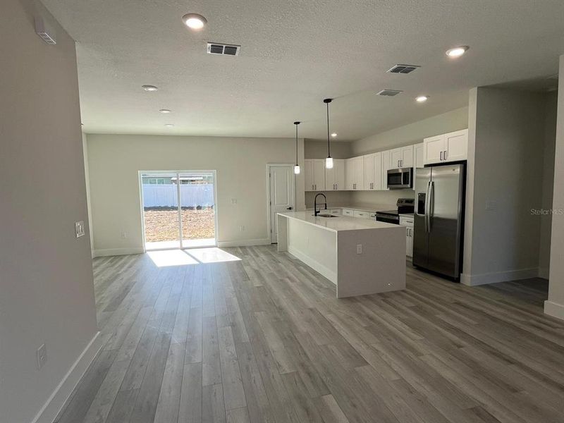 Spacious, unfurnished interior of a new home in , Citrus Springs (Image 18).