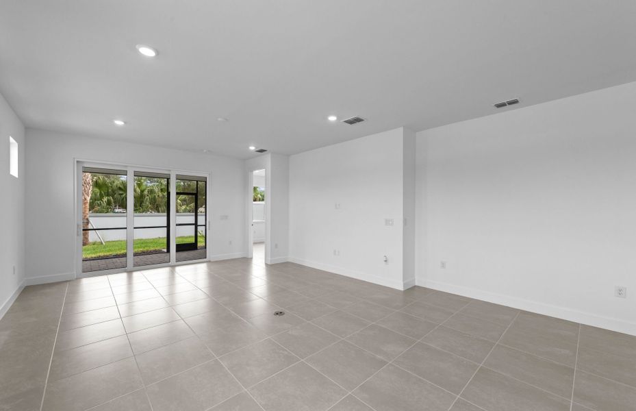 Spacious, unfurnished interior of a new home in Shores at Stillwater, Englewood (Image 21).