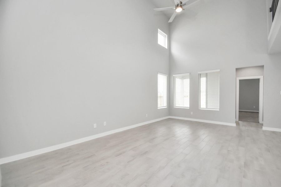 Spacious, unfurnished interior of a new home in Olympia Fields, Fresno (Image 34).