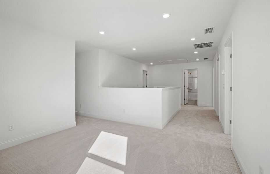 Spacious, unfurnished interior of a new home in Forest Creek, Waxhaw (Image 37).