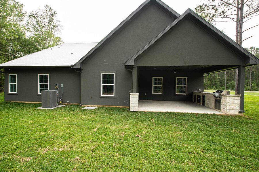 Exterior details and patio area of a home in , Dayton (Image 4).
