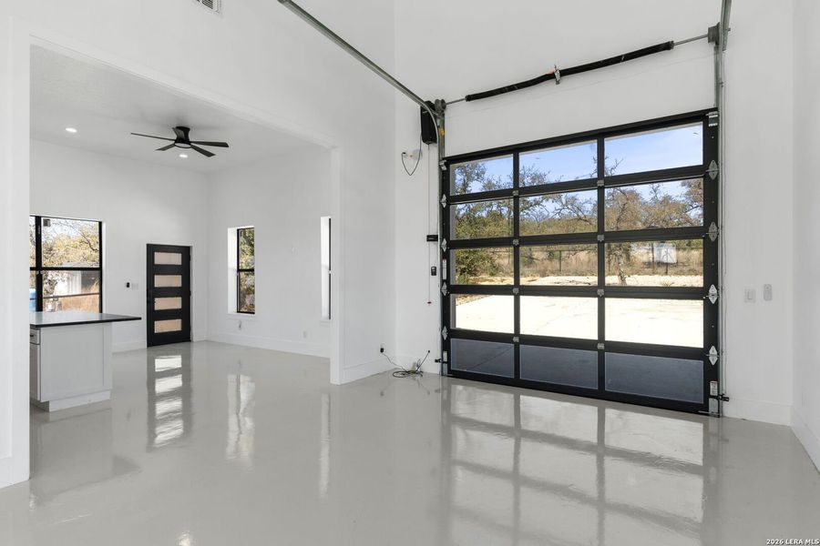 Spacious, unfurnished interior of a new home in , Bulverde (Image 8).