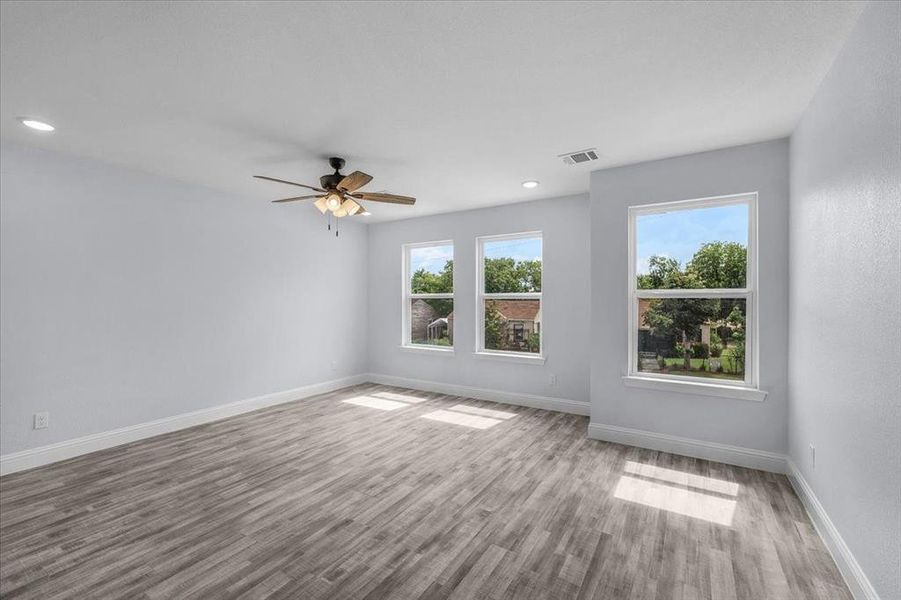 Unfurnished room with wood finished floors, a ceiling fan, and recessed lighting