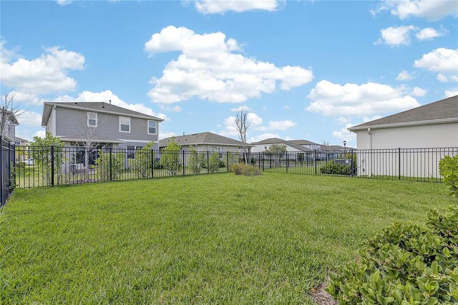 Exterior details and patio area of a home in , Apollo Beach (Image 34).