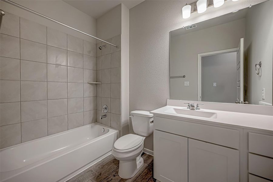 Furnished interior view inside a new home in Lago Mar, Texas City (Image 9). Furnished interior view inside a new home in Lago Mar, Texas City (Image 9).