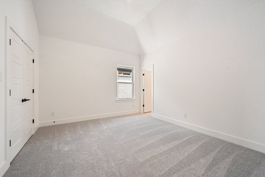 Spacious, unfurnished interior of a new home in Tavolo Park, Fort Worth (Image 33).