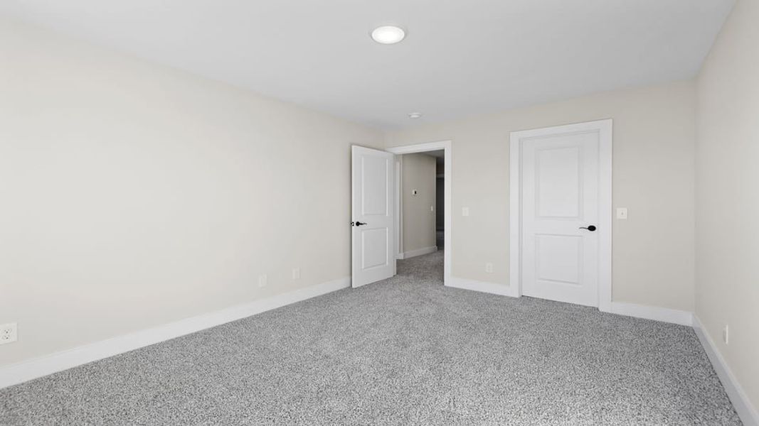 Spacious, unfurnished interior of a new home in Shadowood, Seneca (Image 18).