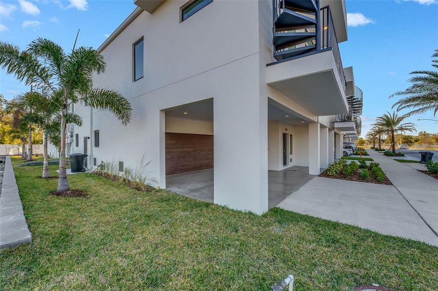 Exterior details and patio area of a home in Terraces at 87th, St. Petersburg (Image 25).