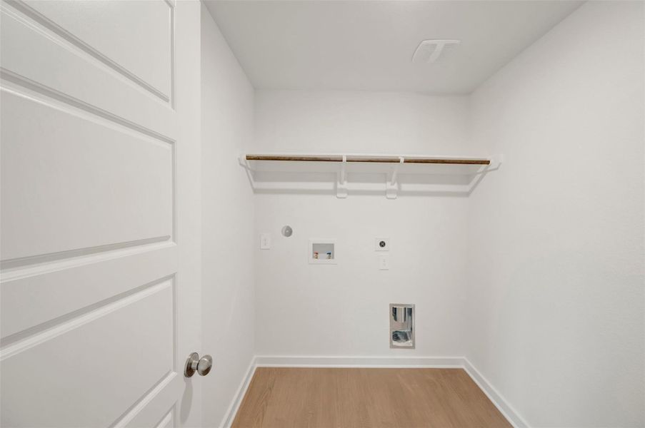 Spacious, unfurnished interior of a new home in Sorella, Tomball (Image 18). Spacious, unfurnished interior of a new home in Sorella, Tomball (Image 18).