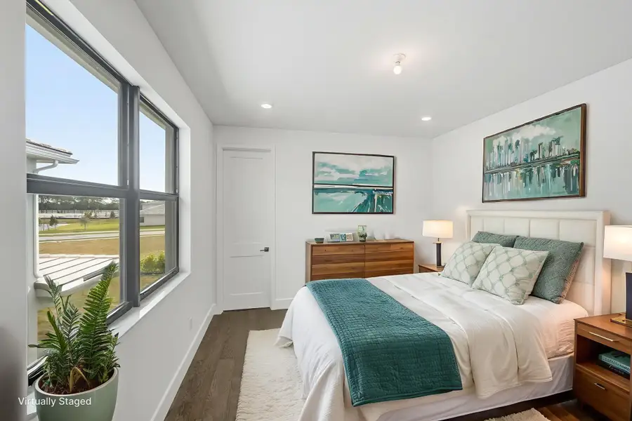 15-print-10140-royal-ascot-avenue