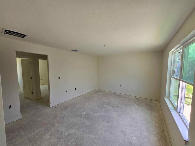 Spacious, unfurnished interior of a new home in , Spring Hill (Image 4).