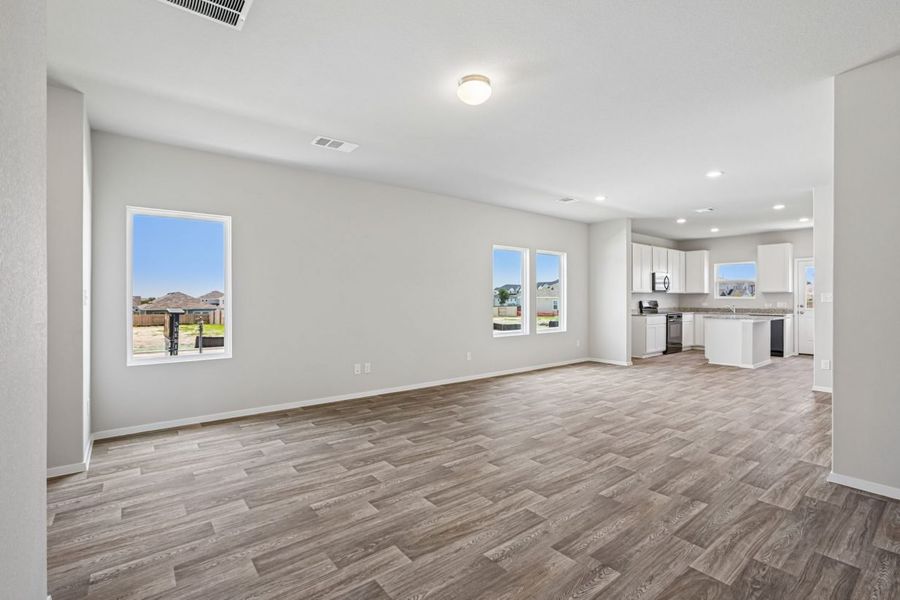 Spacious, unfurnished interior of a new home in Edgebrooke, Pflugerville (Image 15).