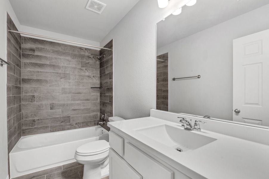 Representative furnished interior of a home built from the Floor Plan 1774 by Colina Homes in Rollingbrook Estates, Baytown (Image 12).