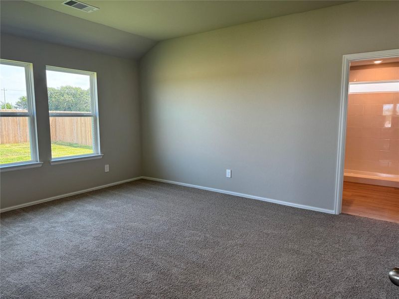 Spacious, unfurnished interior of a new home in Wilkins Valley, Brenham (Image 7).