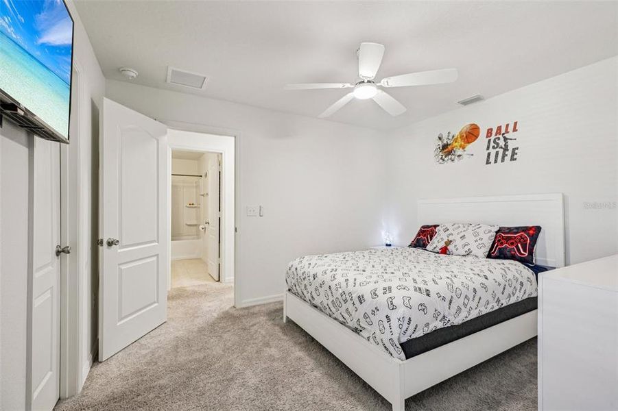 Furnished interior view inside a new home in , Clermont (Image 31).