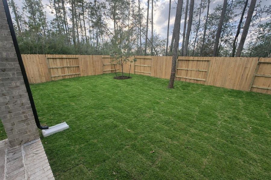 Exterior details and patio area of a home in Evergreen, Conroe (Image 3).