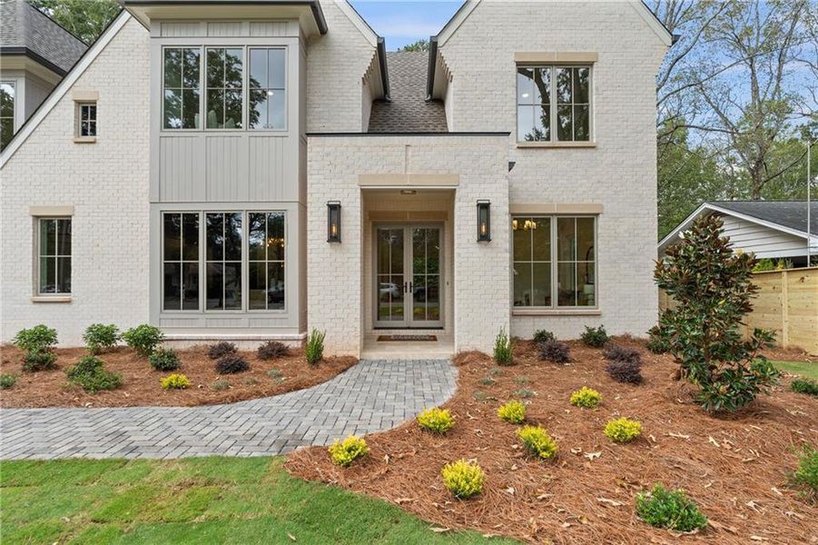 Exterior details and patio area of a home in , Roswell (Image 4).