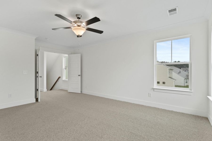 Spacious, unfurnished interior of a new home in Greenrich Mill, Simpsonville (Image 15).