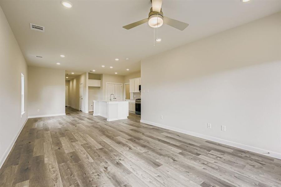 Spacious, unfurnished interior of a new home in Ambergrove, Royse City (Image 14).