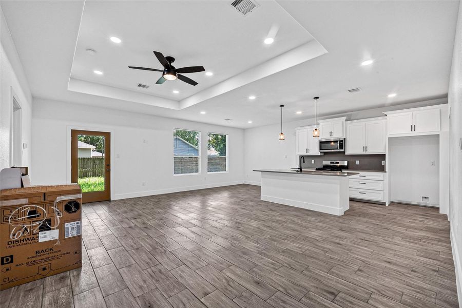 Spacious, unfurnished interior of a new home in , Crosby (Image 31).