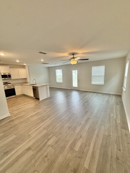 Spacious, unfurnished interior of a new home in Hobson Park, Antioch (Image 5). Spacious, unfurnished interior of a new home in Hobson Park, Antioch (Image 5).