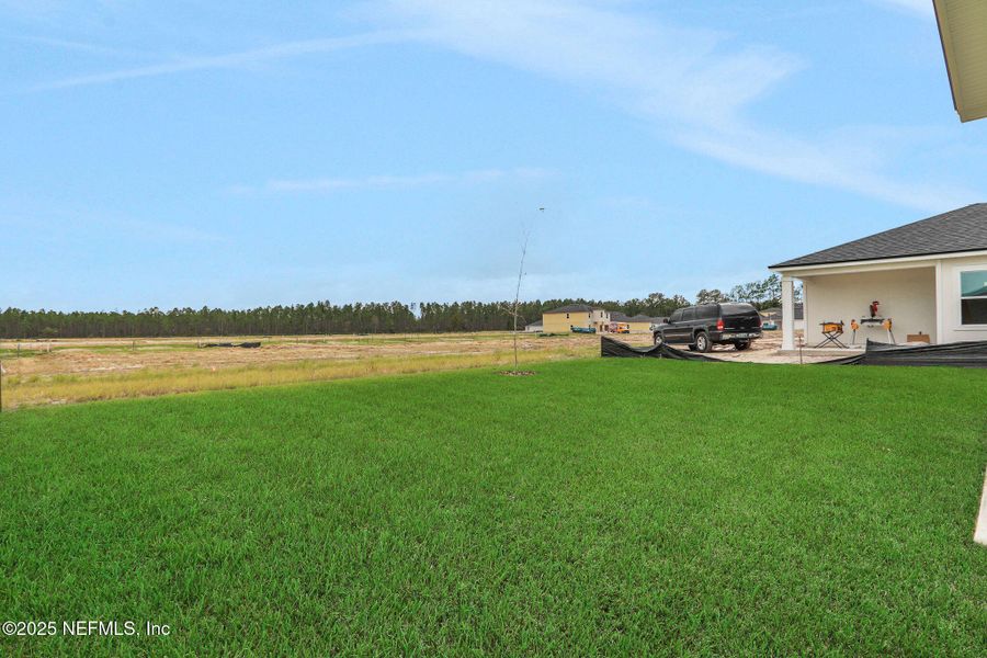 Exterior details and patio area of a home in Bellbrooke, Jacksonville (Image 23).