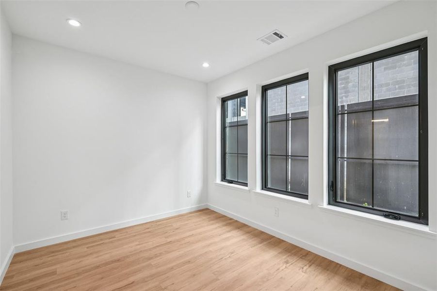 first floor bedroom w/en suite bath first floor bedroom w/en suite bath