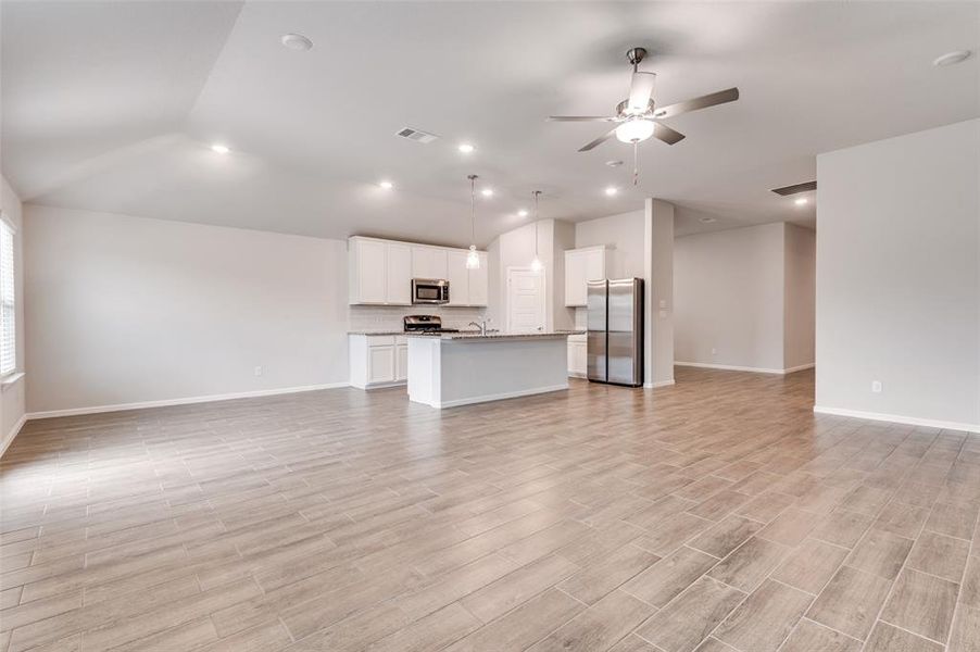 Spacious, unfurnished interior of a new home in , Fort Worth (Image 14).