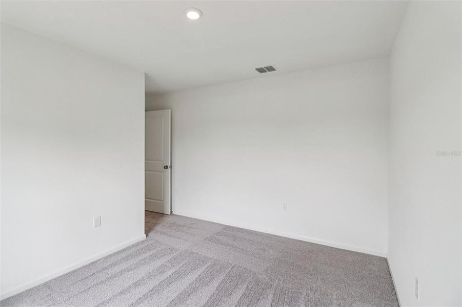 Spacious, unfurnished interior of a new home in Sumter Villas, Sumterville (Image 27).