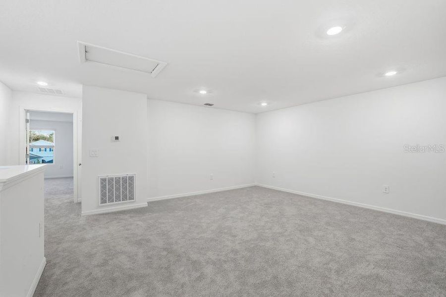 Spacious, unfurnished interior of a new home in Palm Wind, Hudson (Image 24).