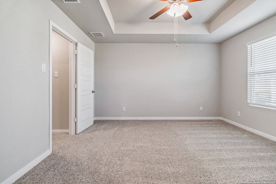 Spacious, unfurnished interior of a new home in Abbott Run, San Antonio (Image 29).