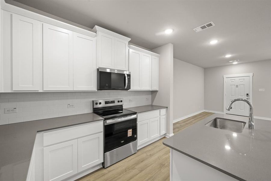 243 Wagon Spoke- Kitchen-3