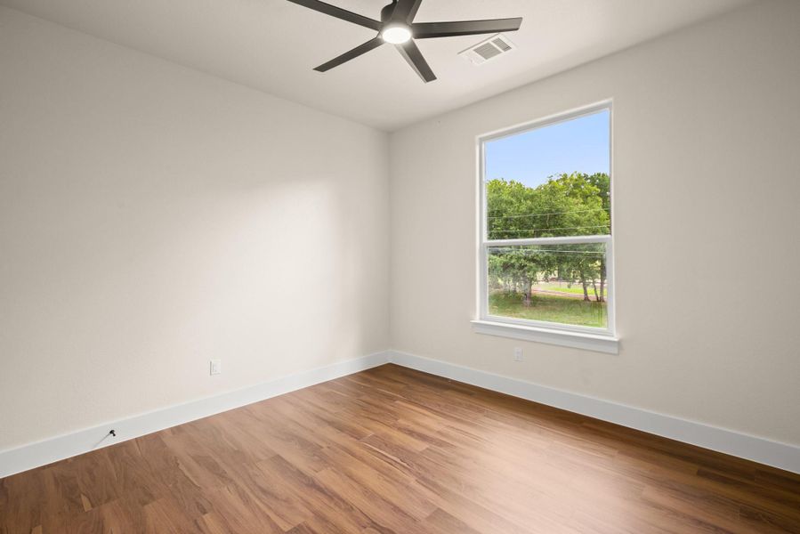 Spacious, unfurnished interior of a new home in , Bastrop (Image 27).