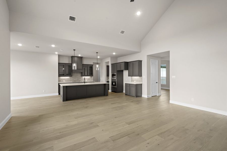 Spacious, unfurnished interior of a new home in Pecan Acres, Red Oak (Image 20). Spacious, unfurnished interior of a new home in Pecan Acres, Red Oak (Image 20).