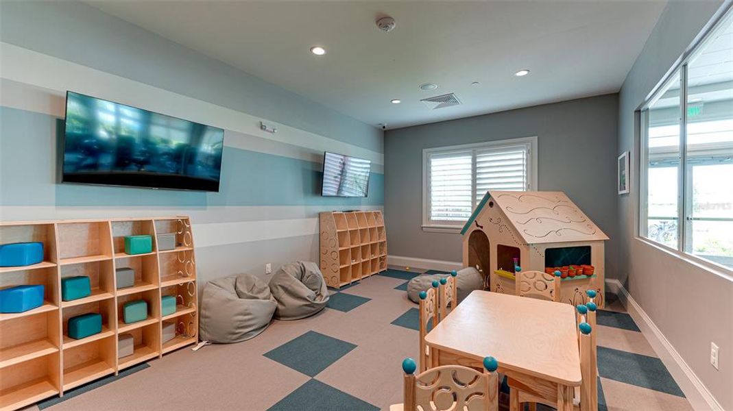 Furnished interior view inside a new home in , Bradenton (Image 14).