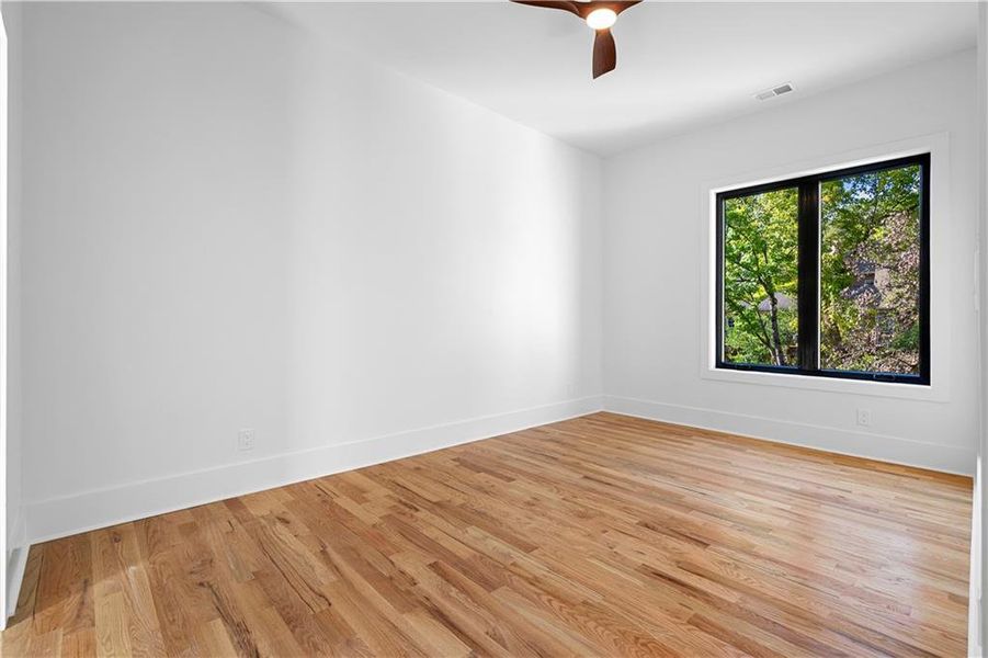 Spacious, unfurnished interior of a new home in , Atlanta (Image 27).